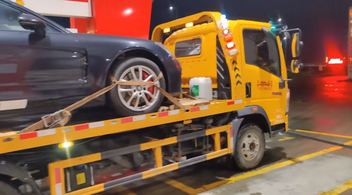 荆门行车途中遇到突发状况该如何呼叫道路救援？
